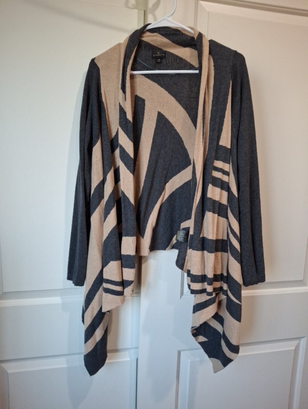 Worthington Open-Front Draped Cardigan in Gray and Tan Geometric Size Medium